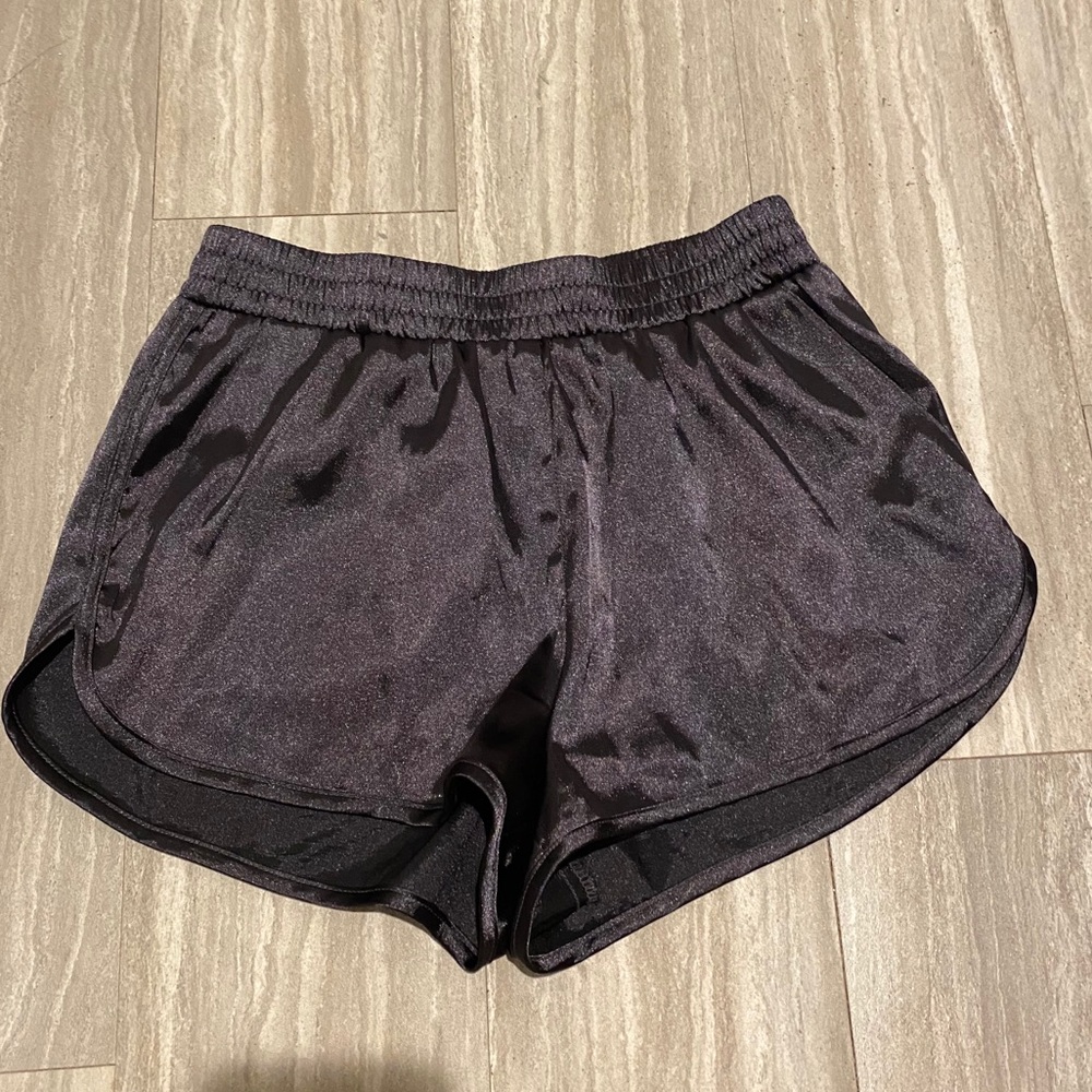 H & M black shorts
